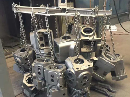 Q37 Hanger Type Shot Blasting Machine